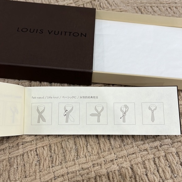 AUTHENTIC LOUIS VUITTON TIE OR SCARF GIFT BOX/ ORIGINAL TISSUE PAPER - Picture 6 of 7